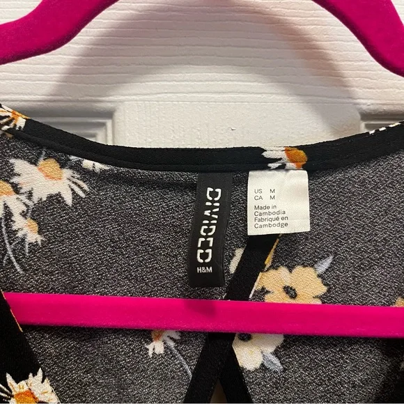 Black Floral Divided Cropped Open Back Cut Out Blouse - Picture 7 of 7